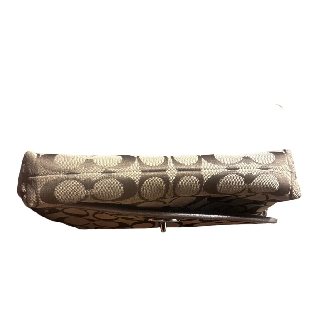 Coach Signature Turnlock Clutch Khaki F51820 5x8